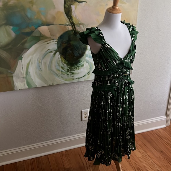 Self-Portrait Green Floral Off-Shoulder Dress, size US6/UK10, ASO Meghan Markle - Picture 5 of 16